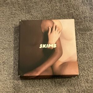 SKIMS Essential Bodysuit in Marble